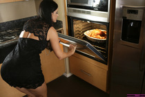 Preview photo for Moms Hot Pie - S7:E1