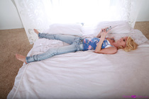 Preview photo for Petite And Waiting - S9:E6