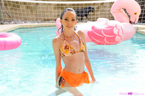 Preview photo for Petite Treat - S18:E3