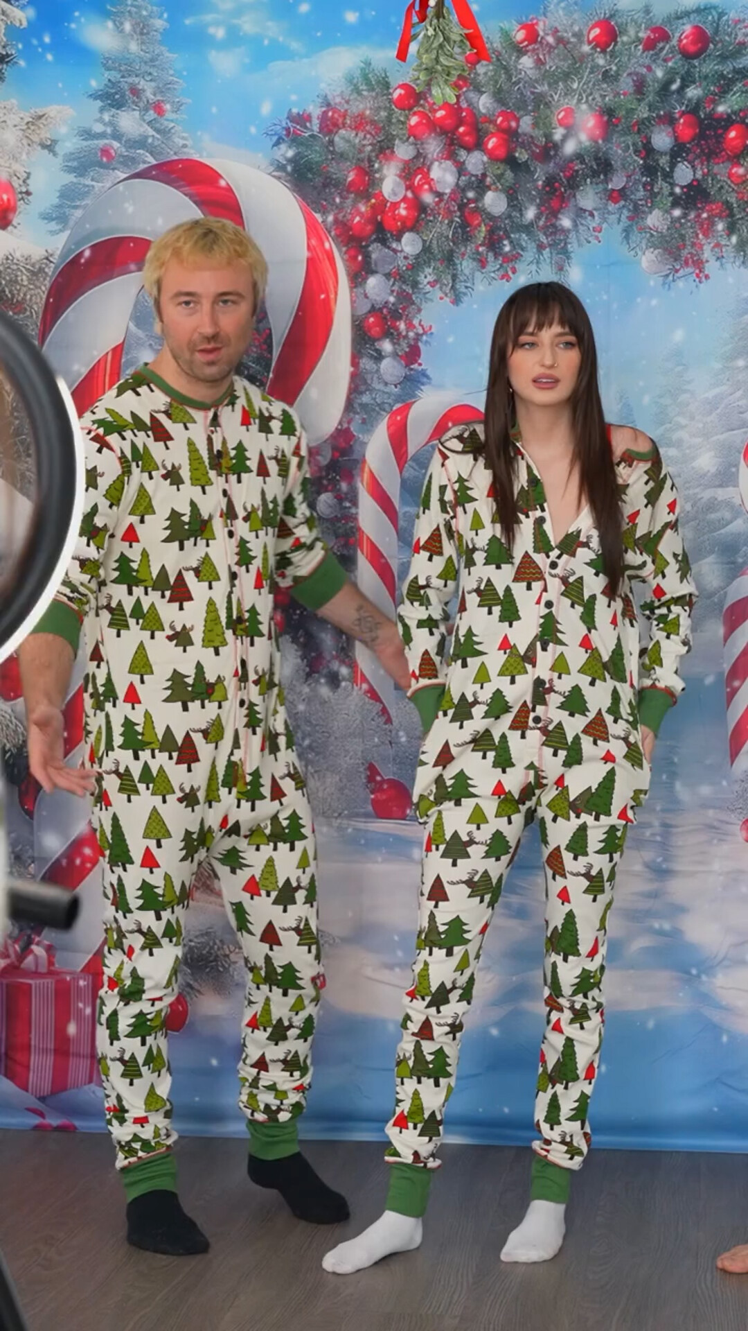 Were Too Horny For A Christmas Card Picture - S11:E2